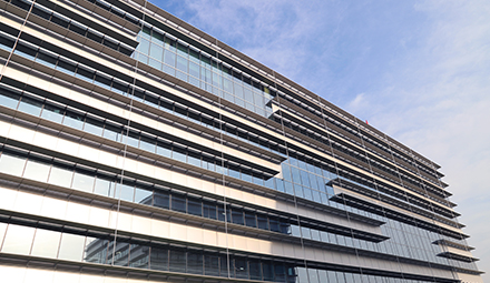 兰迪钛金属真空玻璃：高真空技术成就超级隔热与抗风压的建筑门窗玻璃