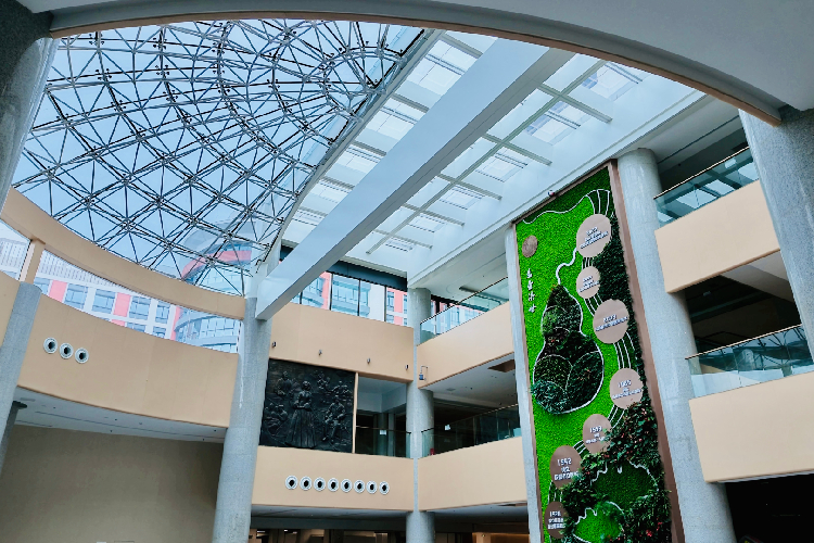 成都市第一人民医院钛金属真空玻璃采光顶升级改造项目